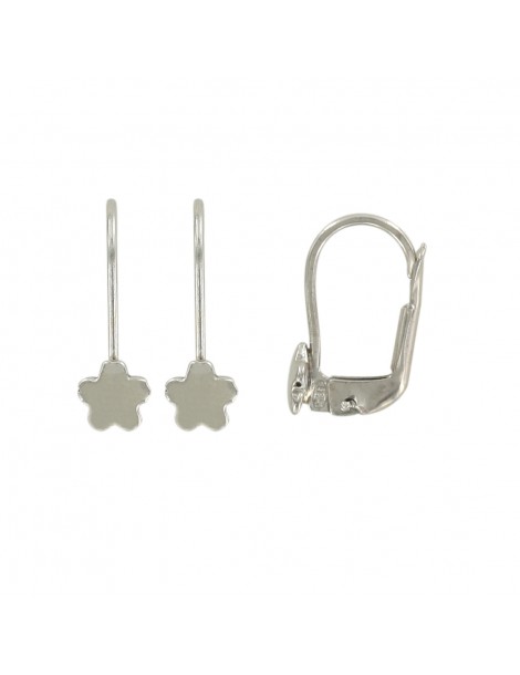 Earrings in the shape of a flower in rhodium silver